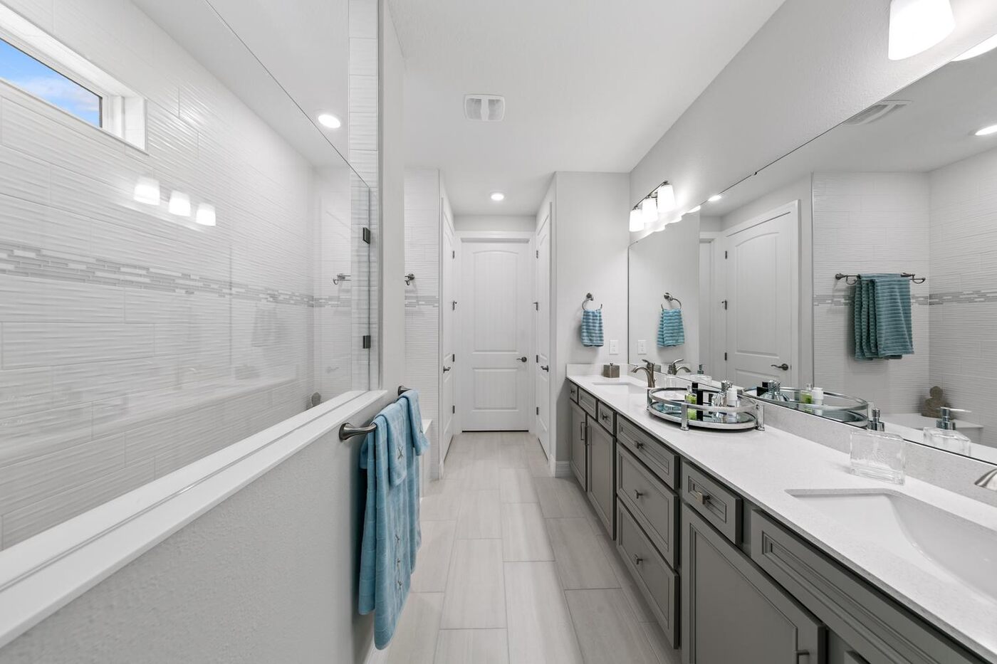 126 Sand Harbor Drive &mdash; the primary bath
