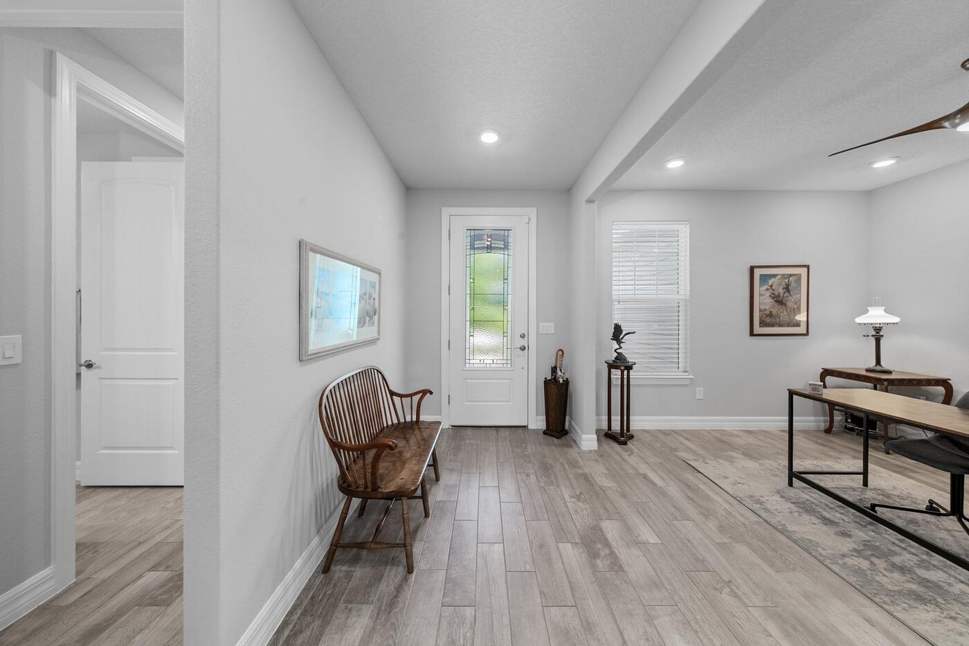 129 Cattail Bay Drive — the entry hall