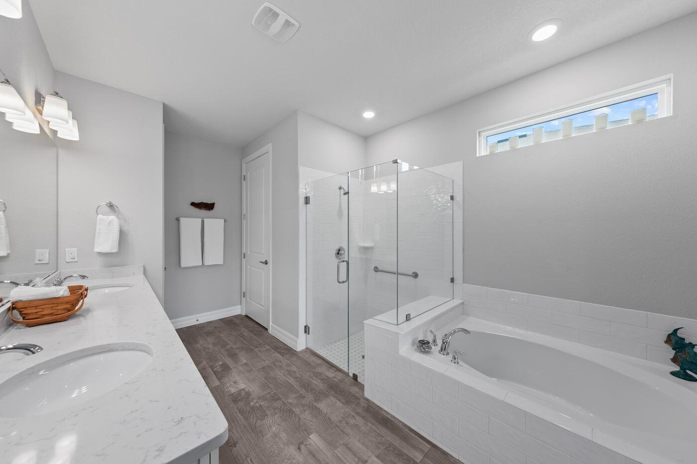 129 Cattail Bay Drive — the garden tub