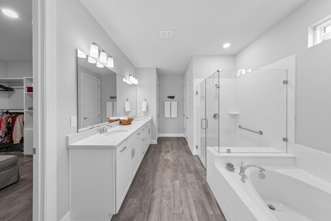 129 Cattail Bay Drive — the owner’s bath