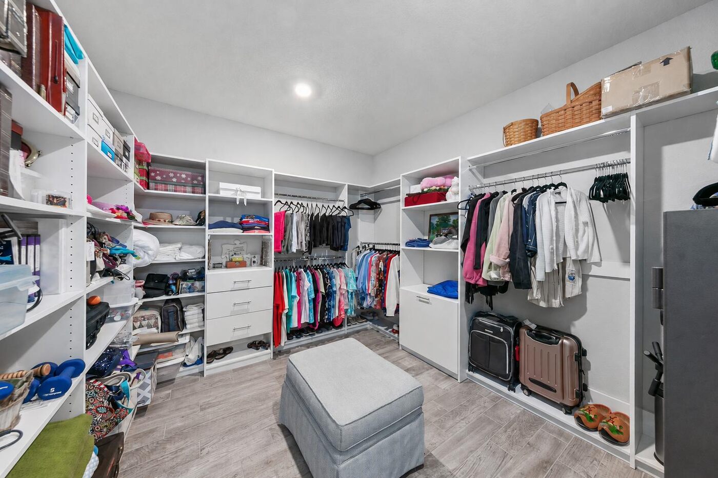 129 Cattail Bay Drive — the dressing room