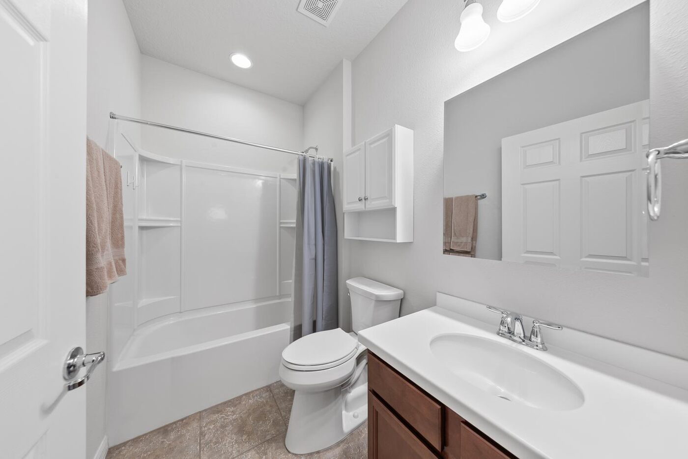 163 Goldenrod Park Road &mdash; the bath