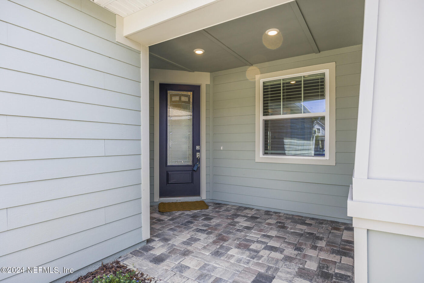 186 Curved Bay Trail &mdash; the entry porch