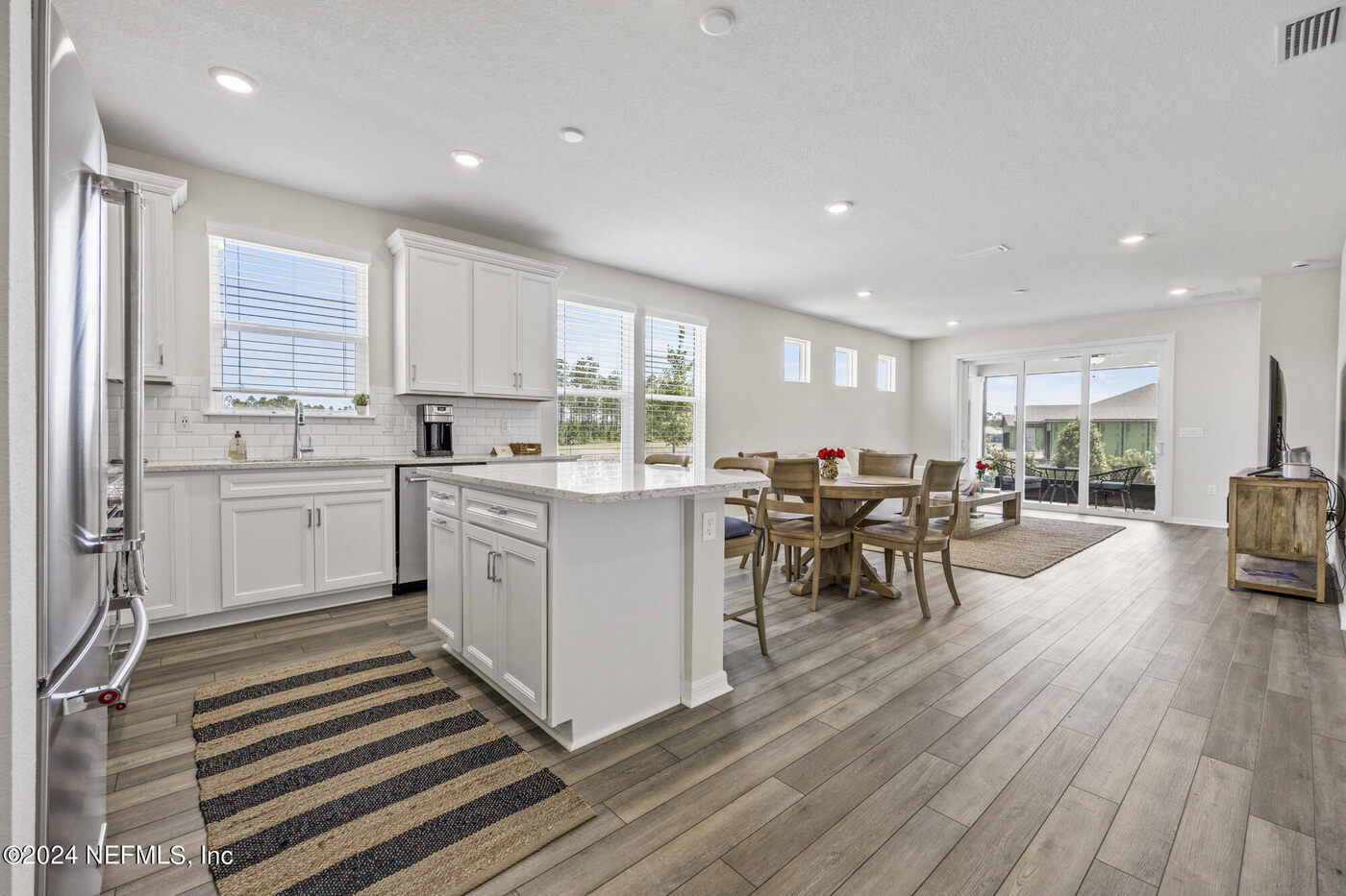 186 Curved Bay Trail &mdash; the kitchen, toward the dining room