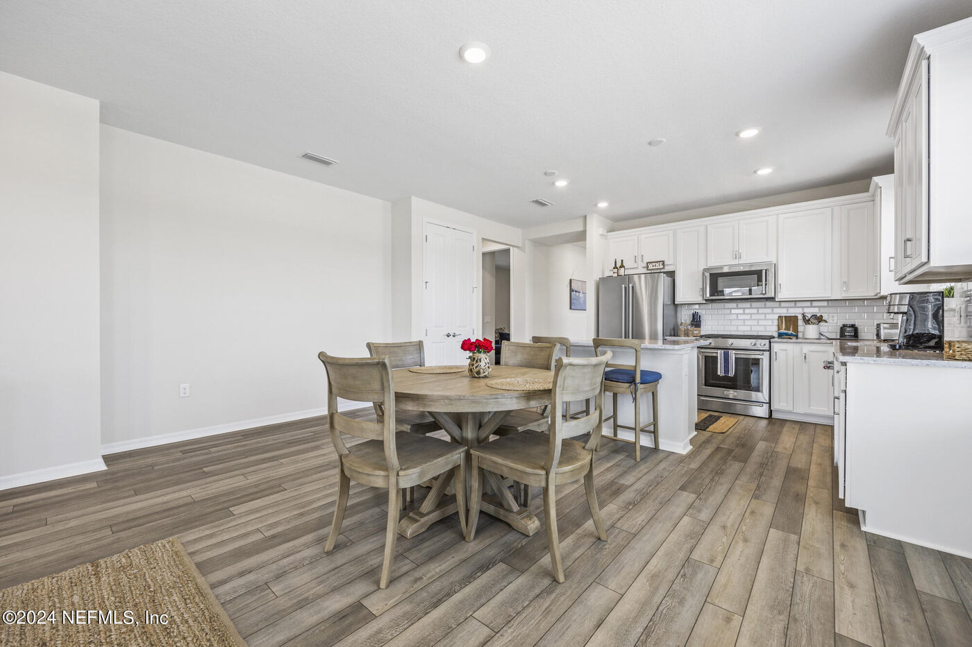 186 Curved Bay Trail &mdash; the dining room