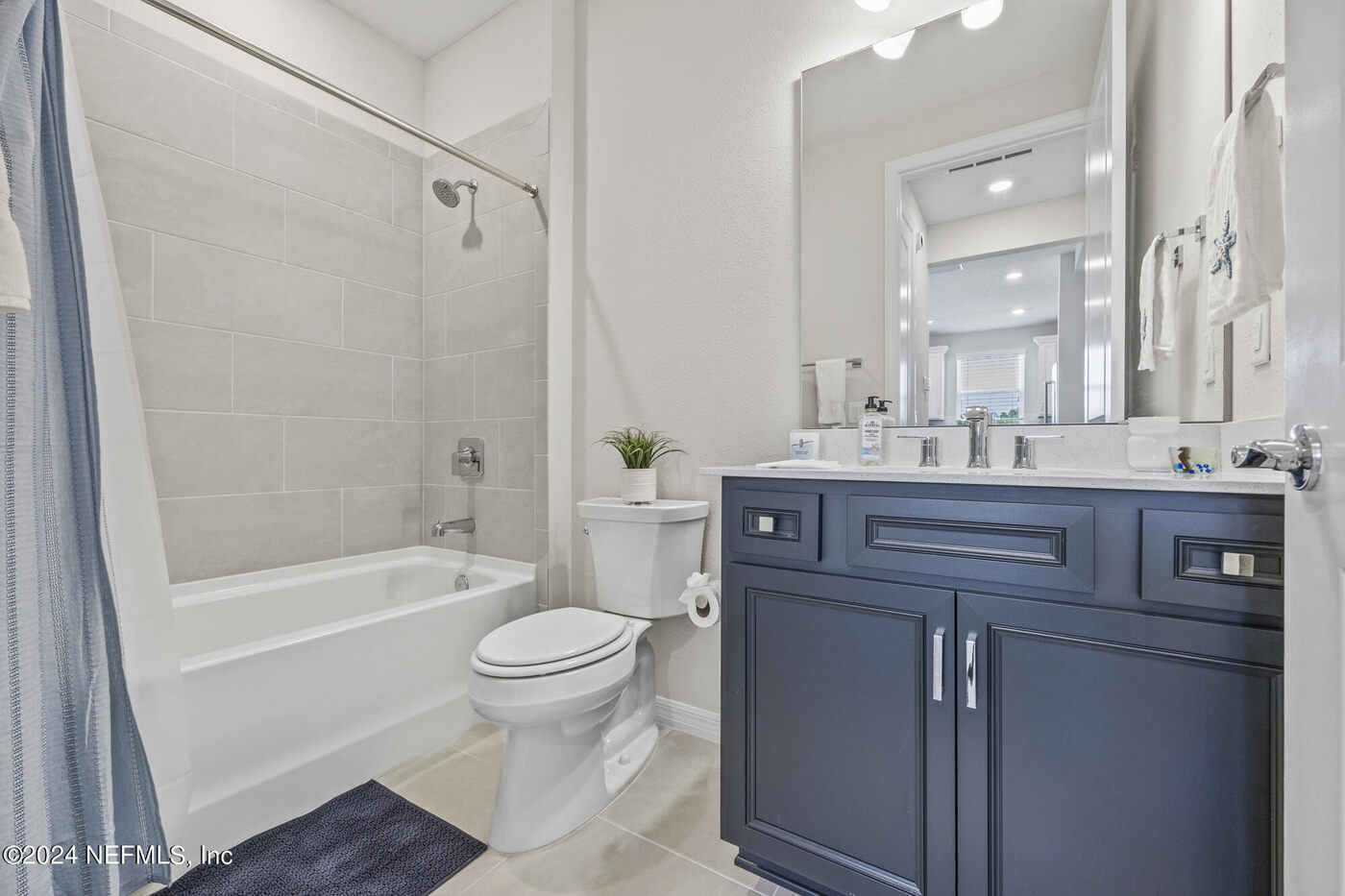 186 Curved Bay Trail &mdash; the bath