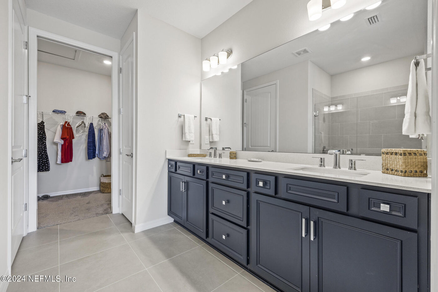 186 Curved Bay Trail &mdash; the closet
