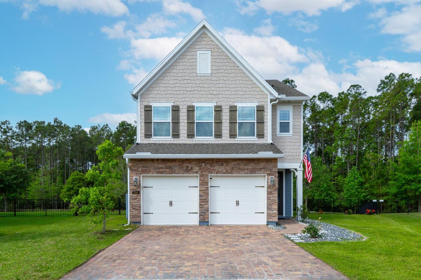 204 Silver Creek Place &mdash; the drive
