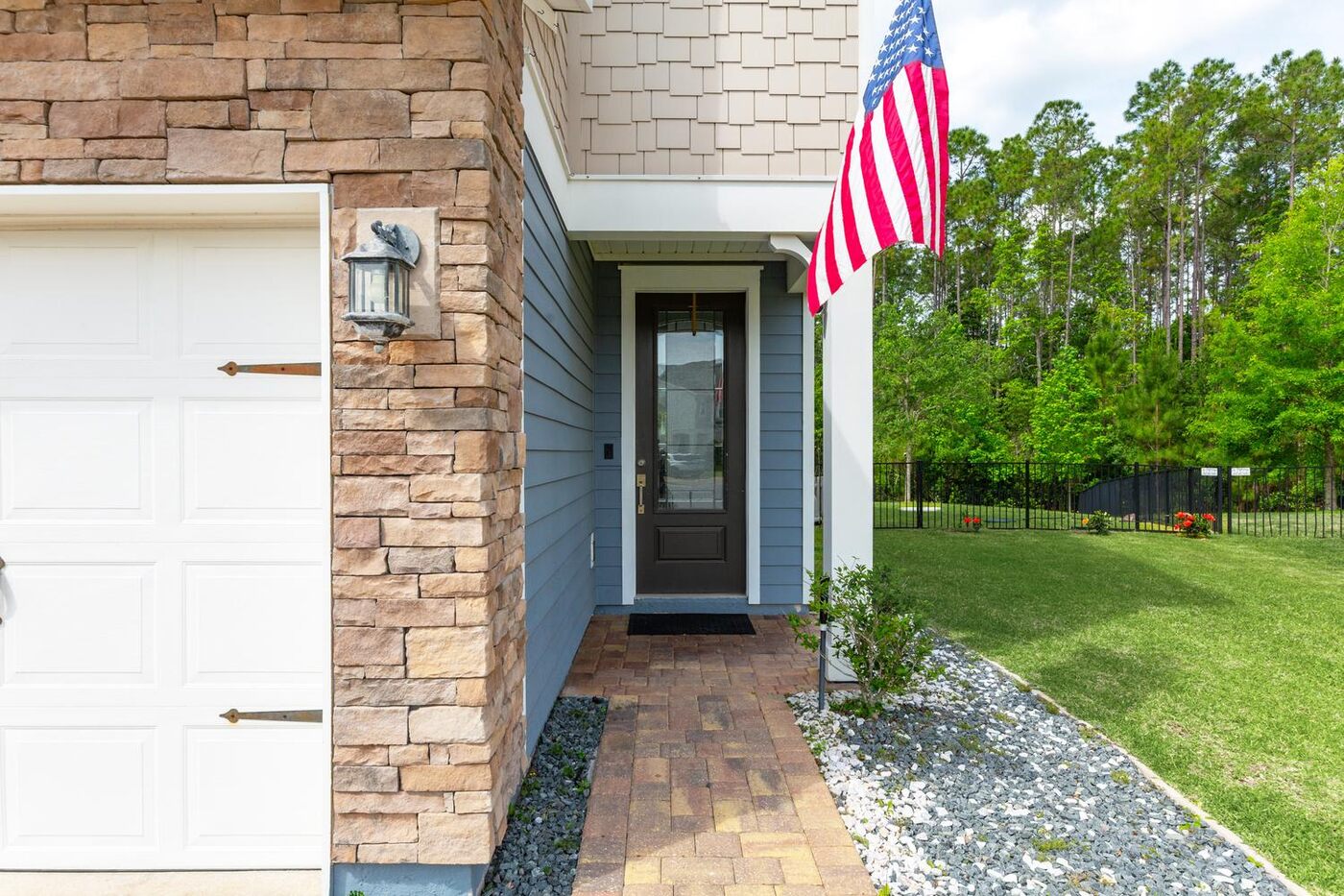 204 Silver Creek Place &mdash; the entry