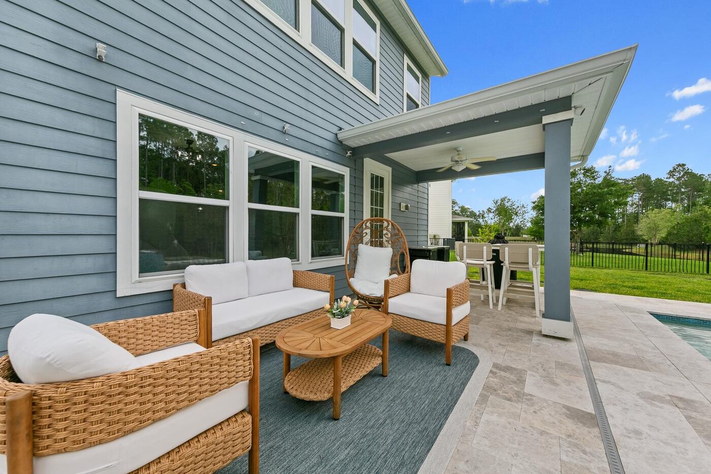 204 Silver Creek Place &mdash; the patio seating