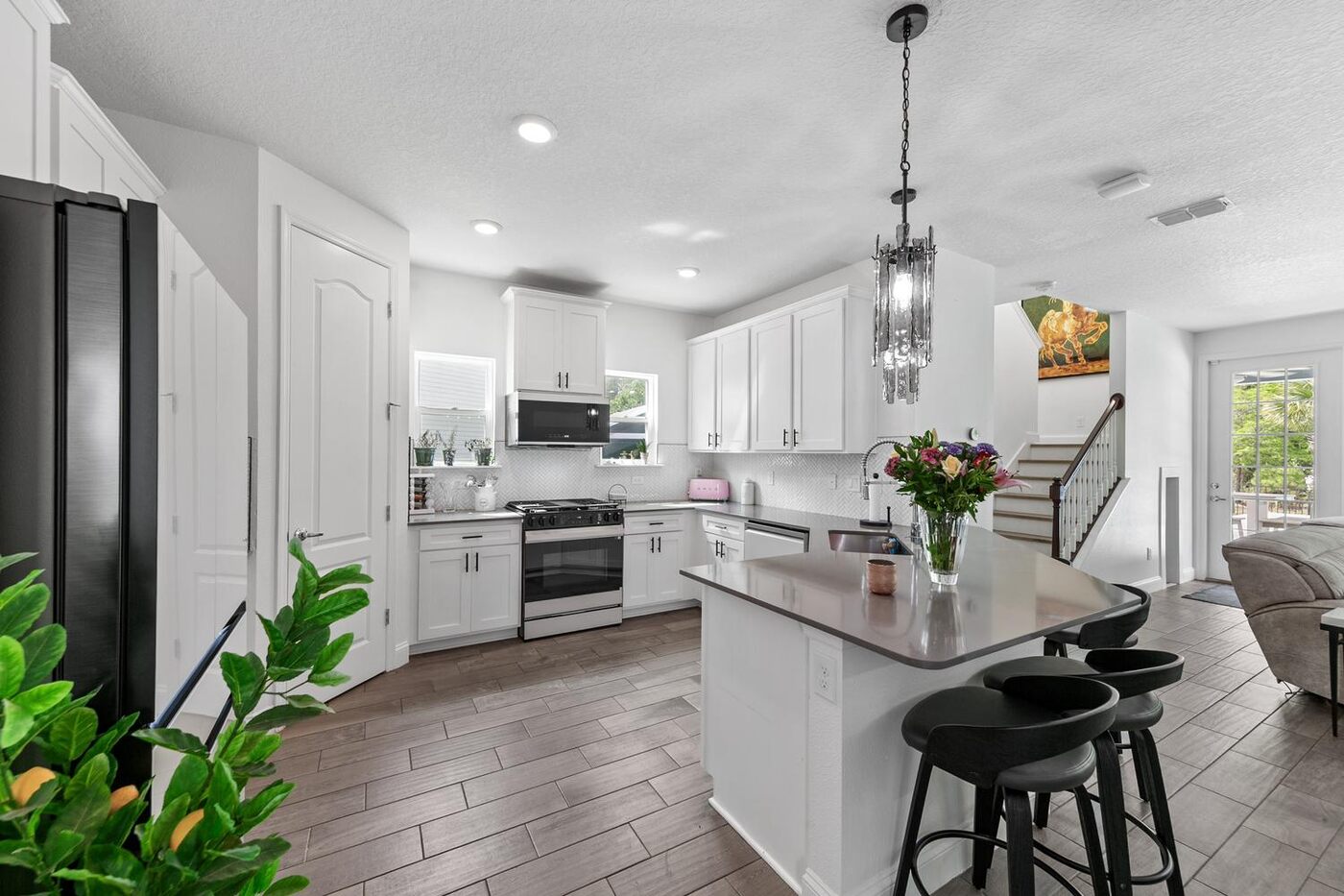 204 Silver Creek Place &mdash; the kitchen