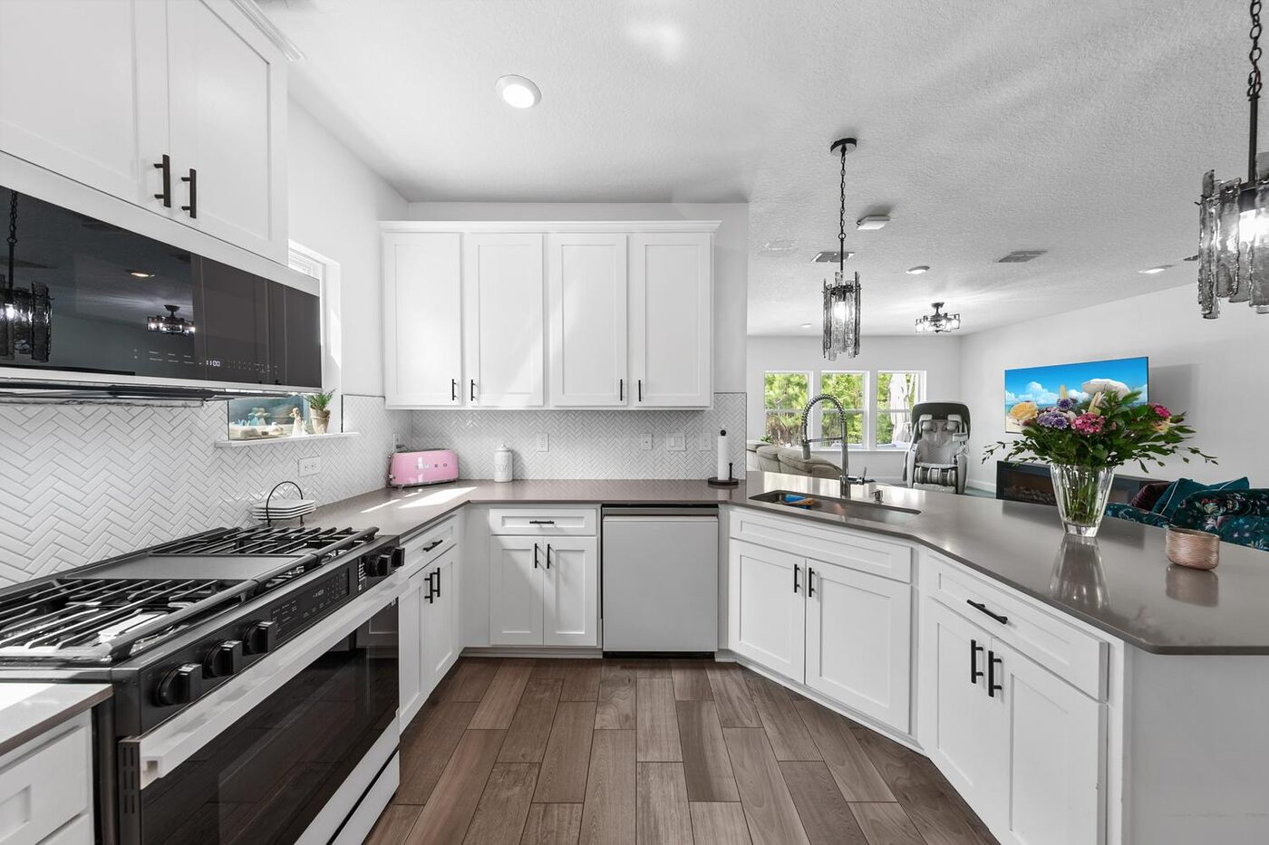 204 Silver Creek Place &mdash; the range wall