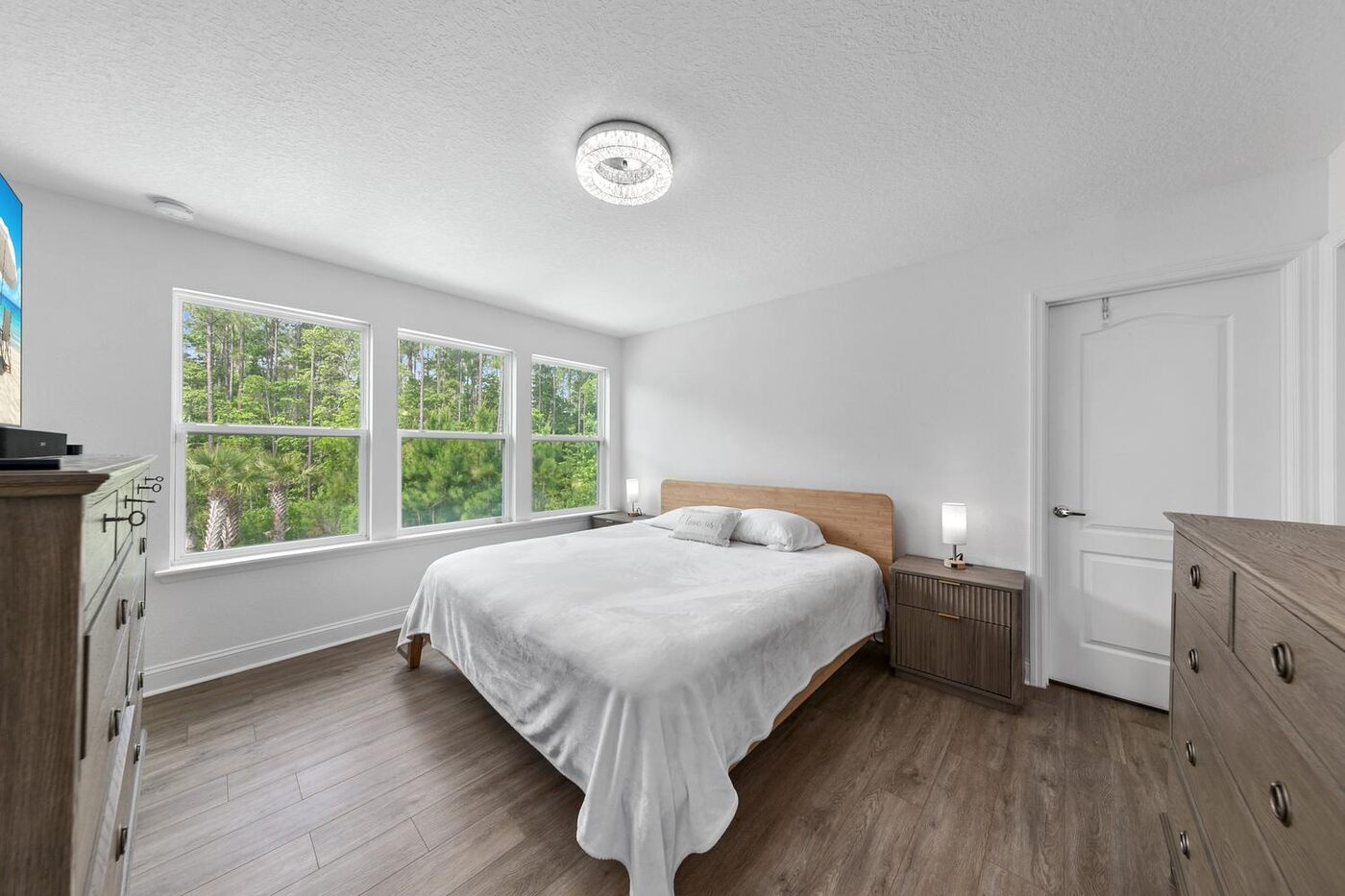 204 Silver Creek Place &mdash; the primary bedroom
