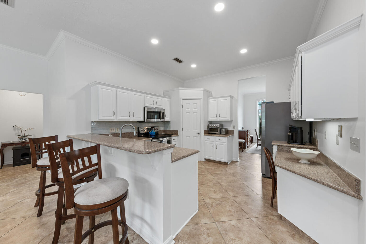 240 Shell Bluff Court &mdash; the kitchen island