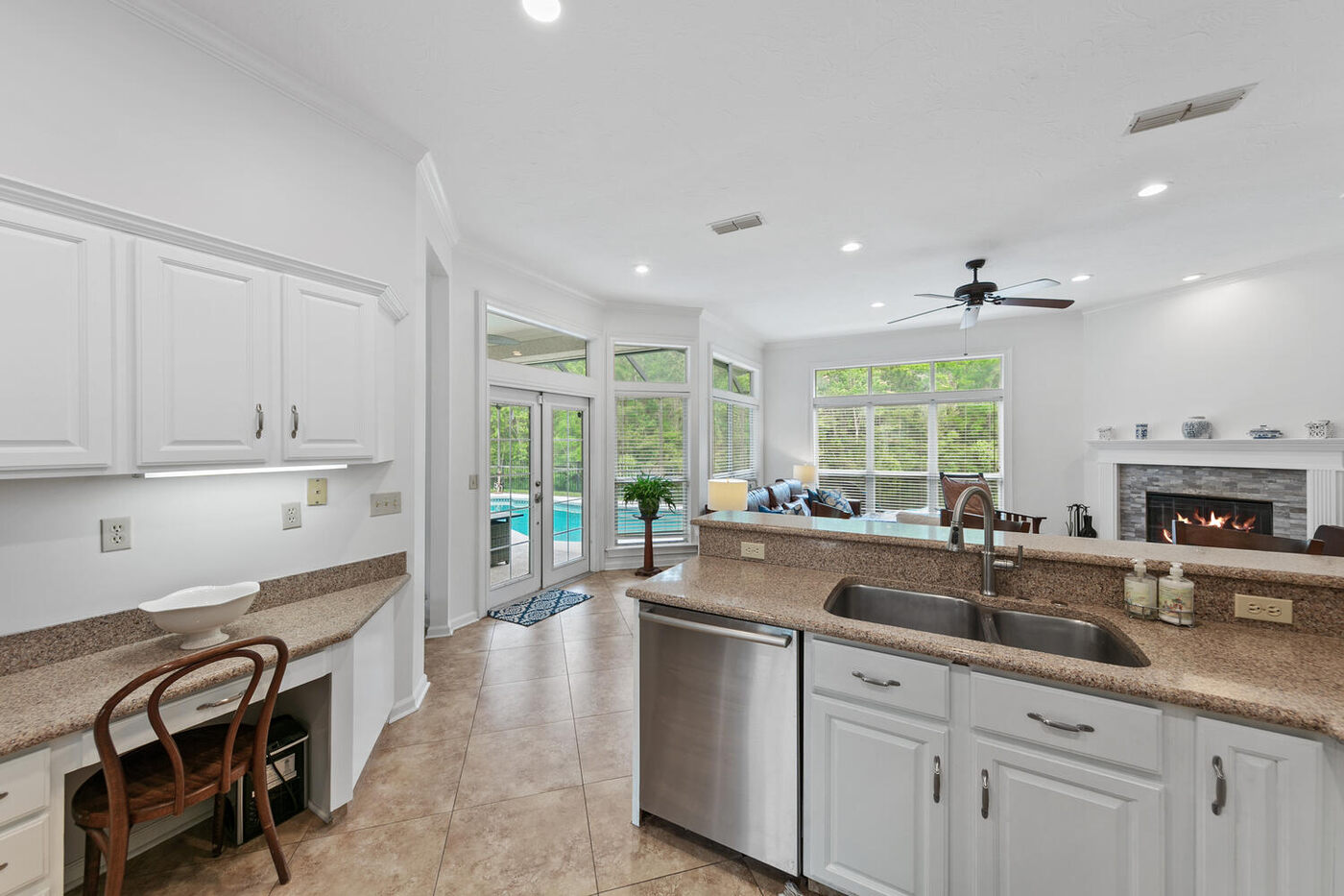 240 Shell Bluff Court &mdash; the breakfast bar