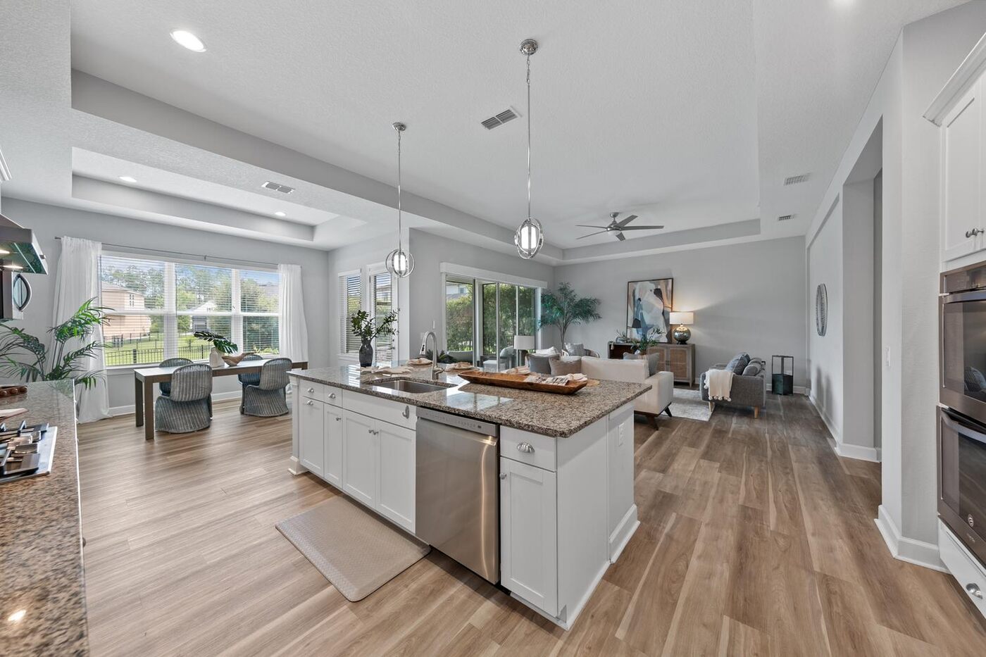 330 Silver Sage Lane &mdash; the island and its seating