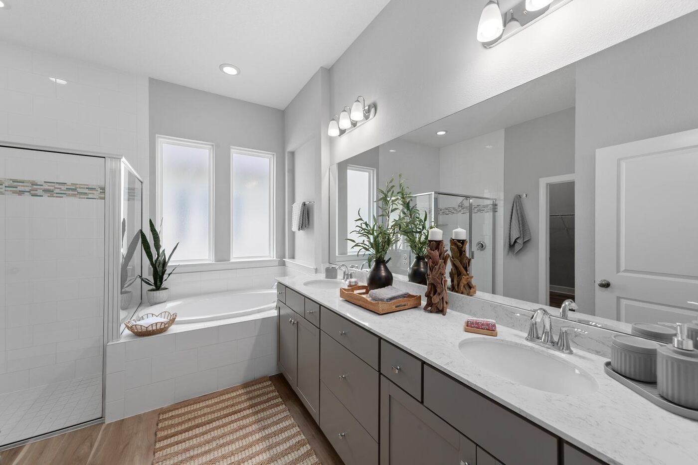 330 Silver Sage Lane &mdash; the primary bath