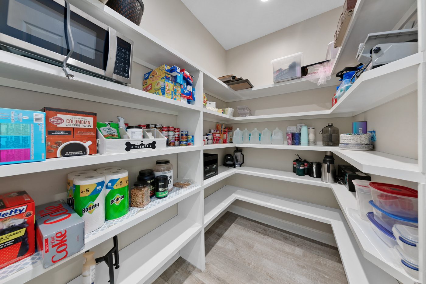56057 Griffin Road &mdash; the walk-in pantry