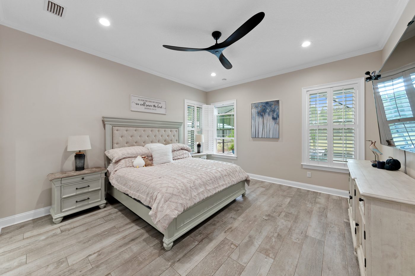 56057 Griffin Road &mdash; the primary bedroom
