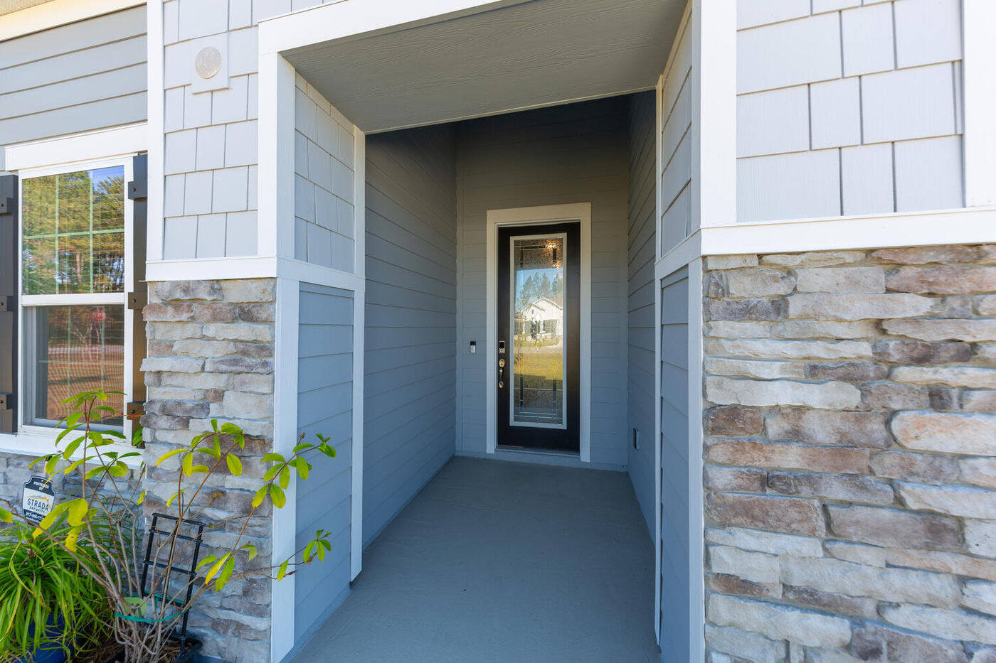 56310 Creekside Way &mdash; the entry