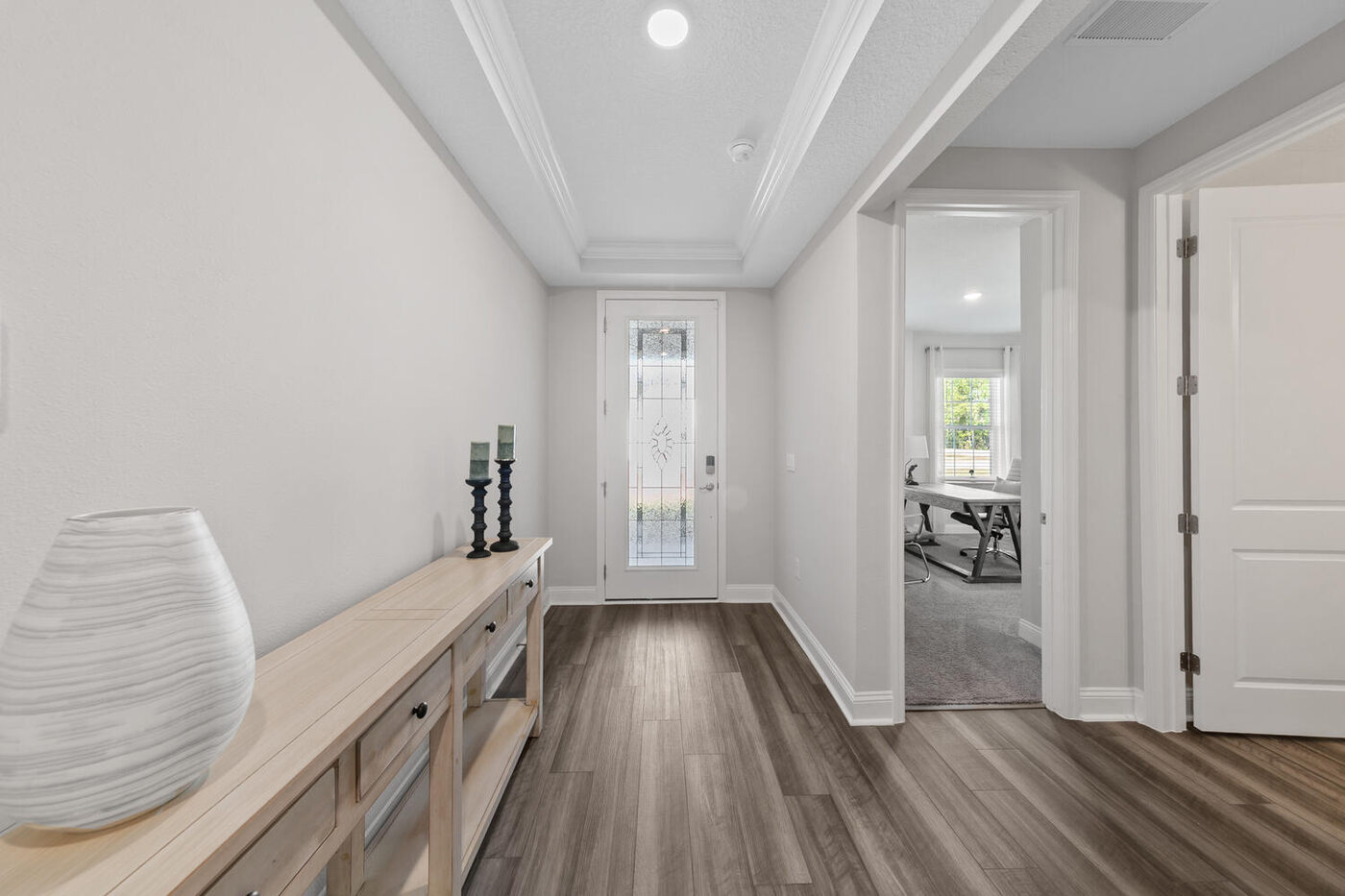 56310 Creekside Way &mdash; the foyer