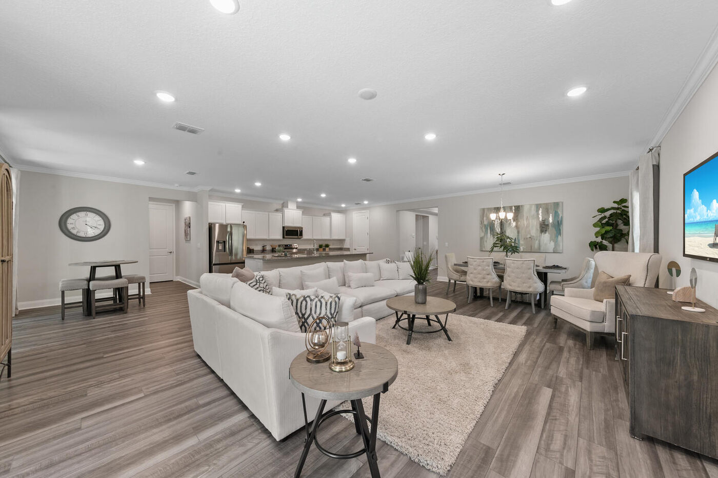 56310 Creekside Way &mdash; the living room