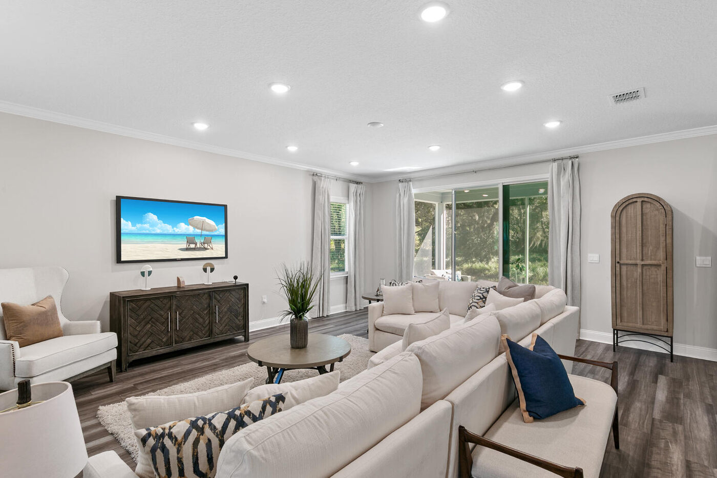 56310 Creekside Way &mdash; the living room