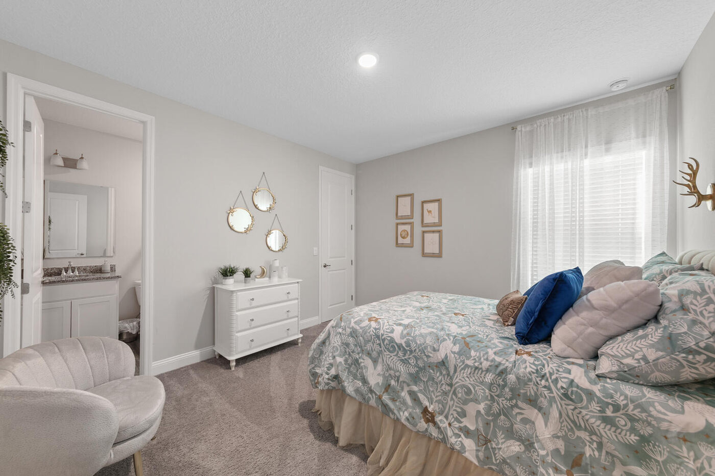 56310 Creekside Way &mdash; a guest bedroom
