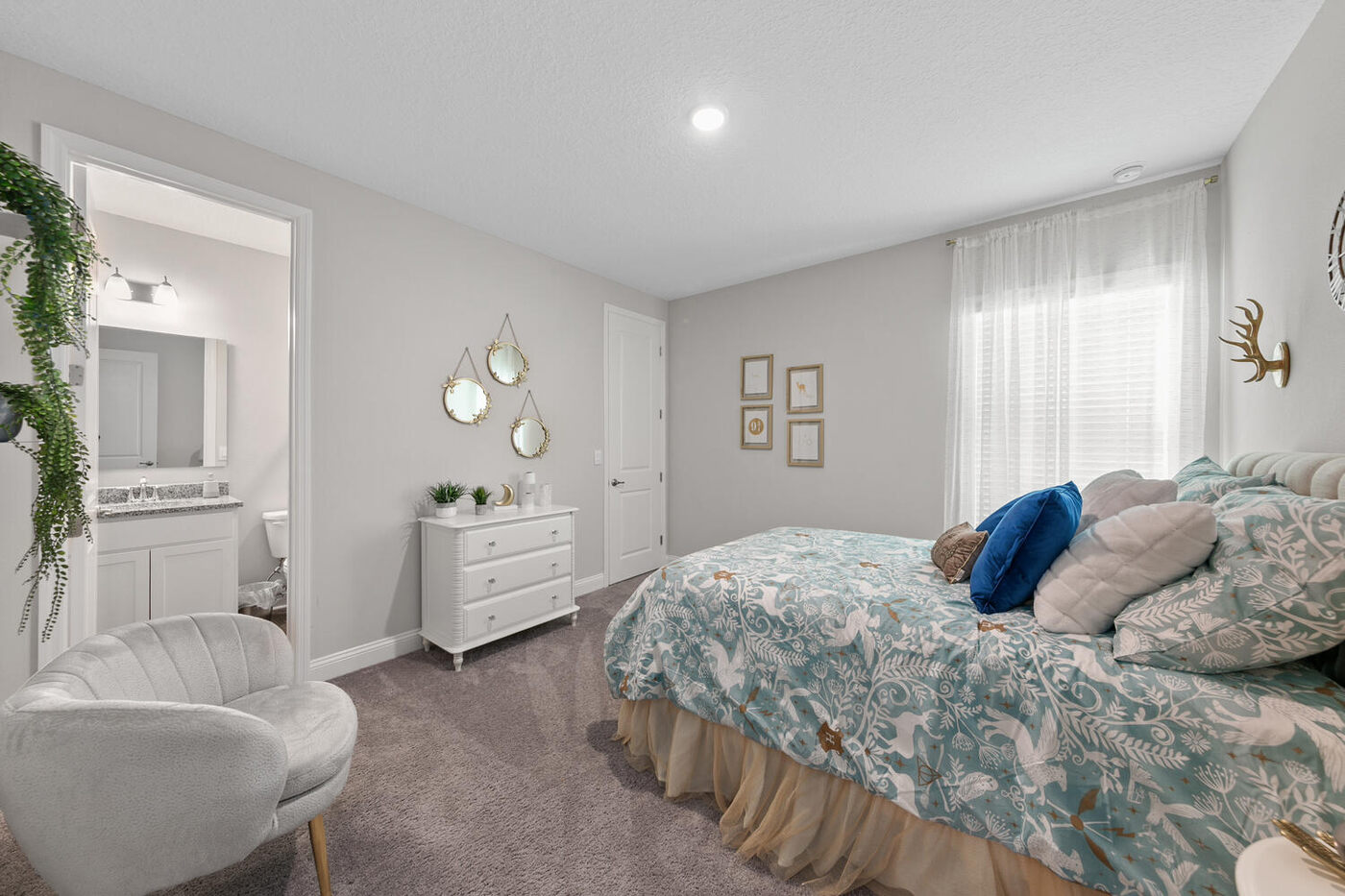 56310 Creekside Way &mdash; a guest bedroom