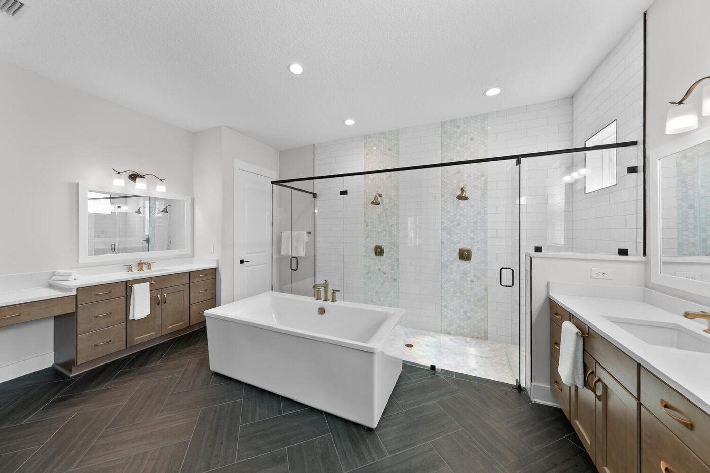 102 Morning Mist Lane &mdash; the tub