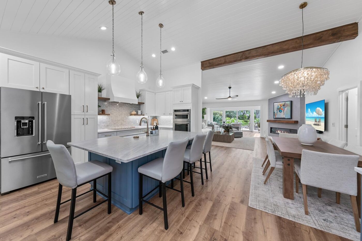 10604 Quail Ridge Drive — the island and its seating