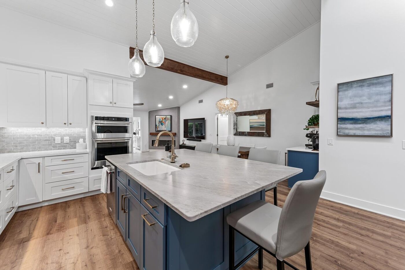 10604 Quail Ridge Drive — the kitchen