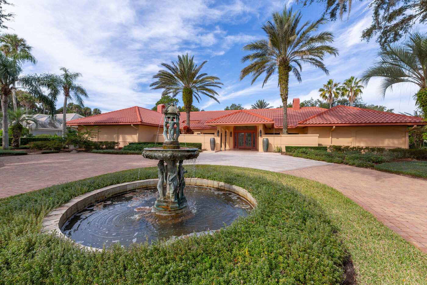 149 Twelve Oaks Lane &mdash; the fountain