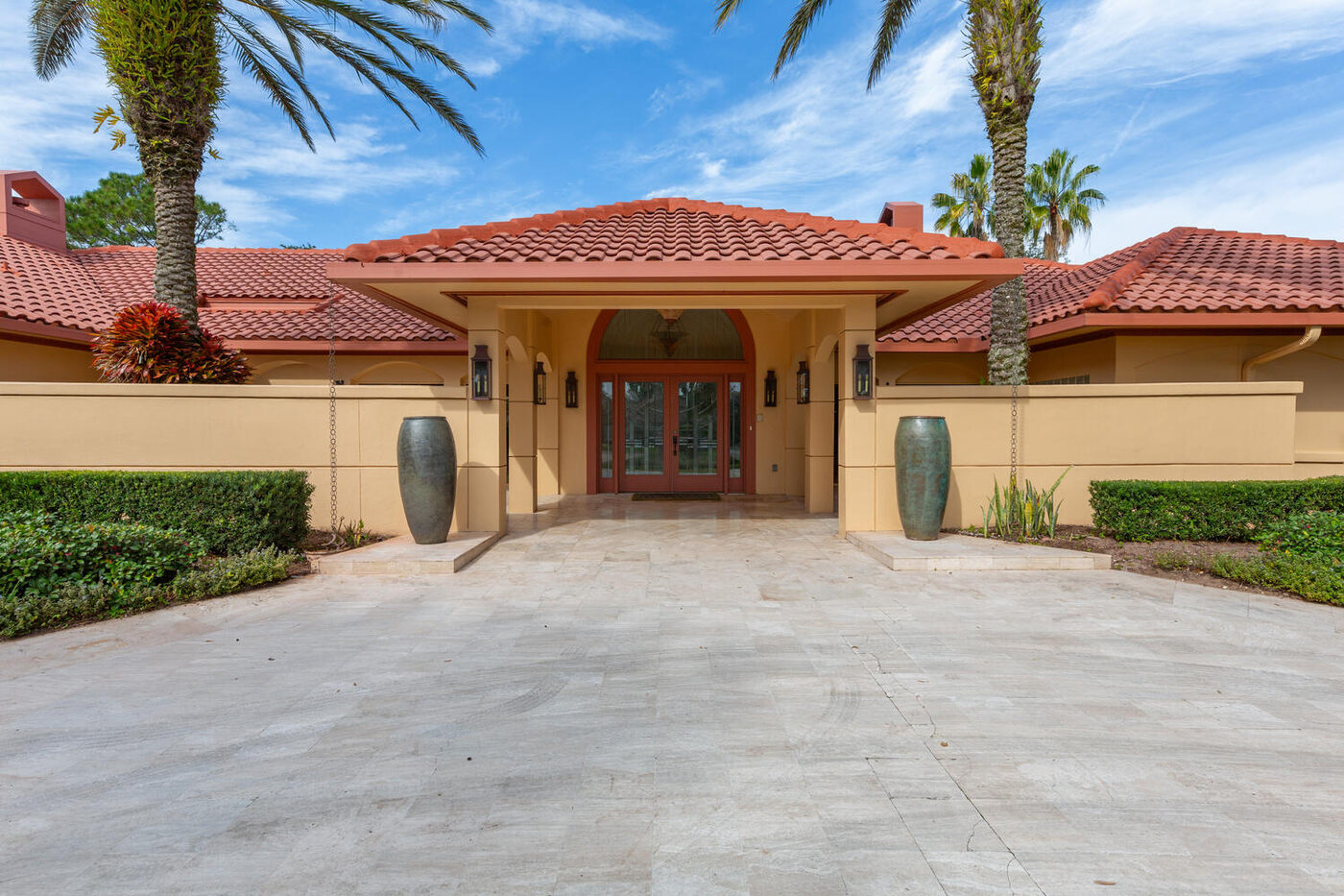 149 Twelve Oaks Lane &mdash; the courtyard