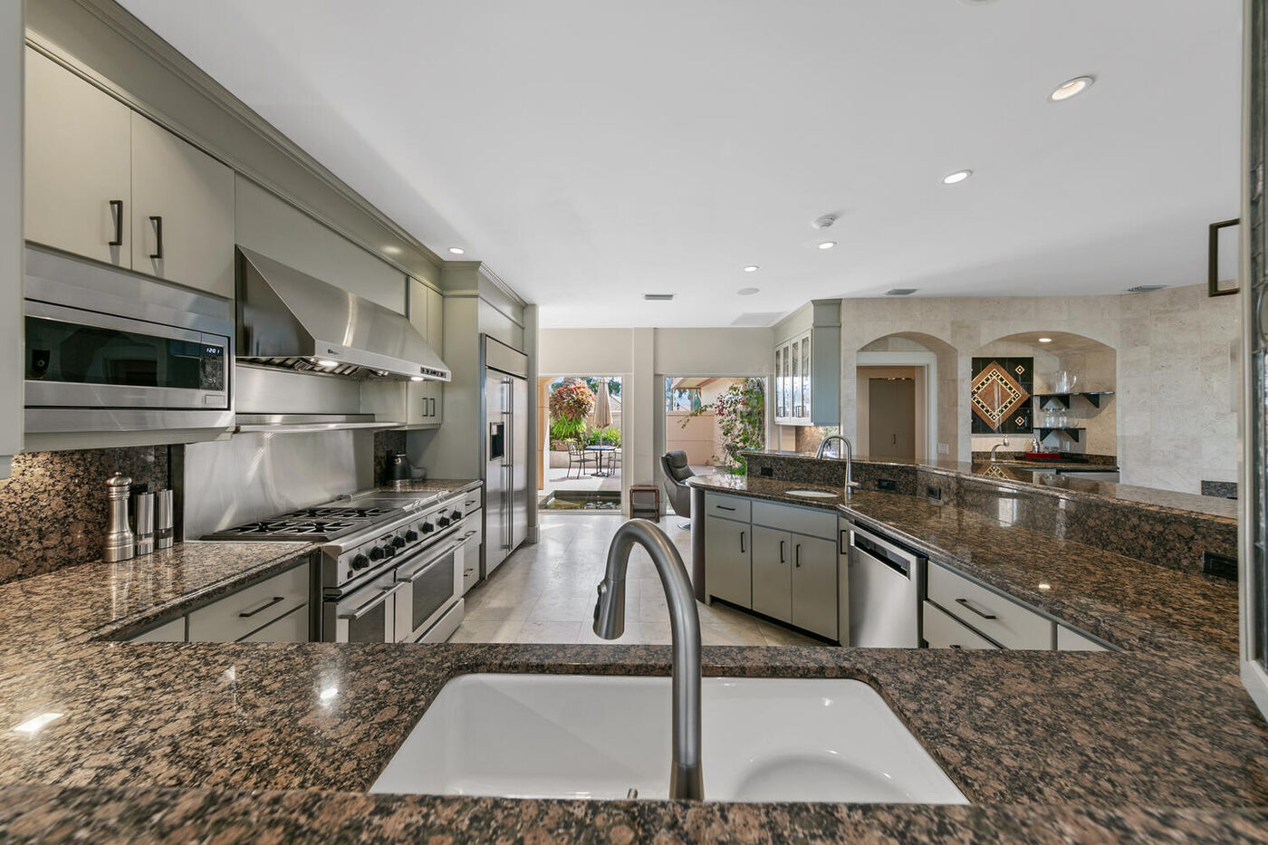 149 Twelve Oaks Lane &mdash; the kitchen