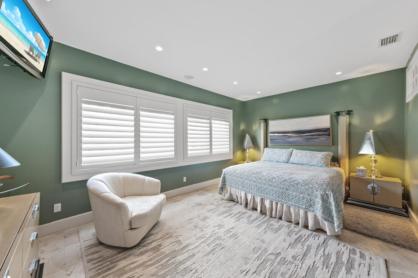 149 Twelve Oaks Lane &mdash; the primary bedroom