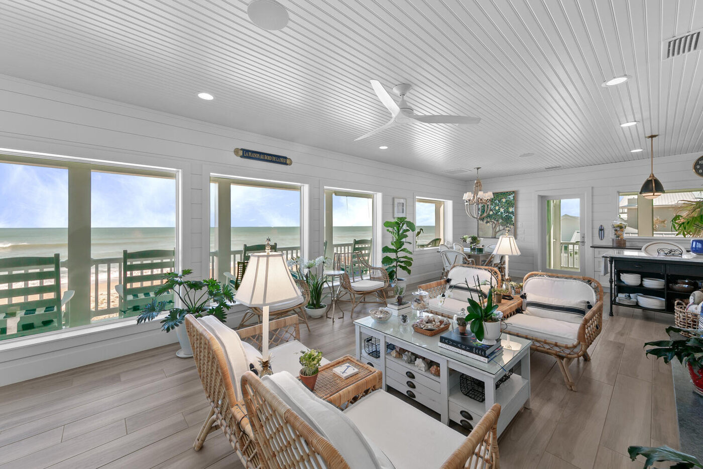 2657 S Ponte Vedra Boulevard &mdash; the living room and the ocean
