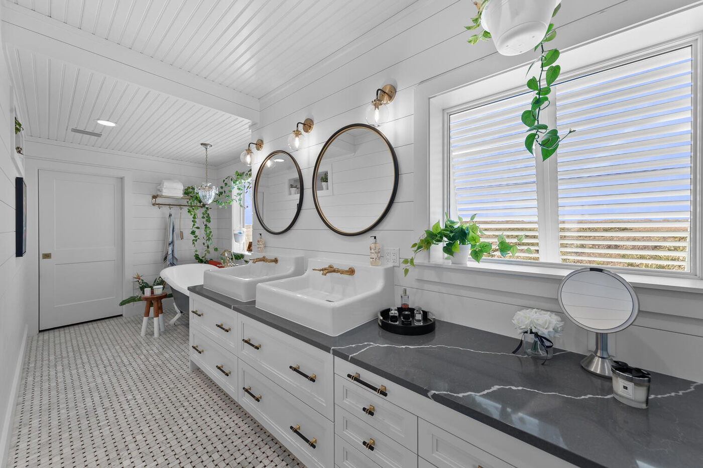 2657 S Ponte Vedra Boulevard &mdash; the double vanity