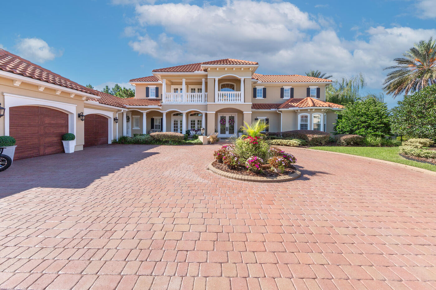 752 Promenade Pointe Drive — the motor court