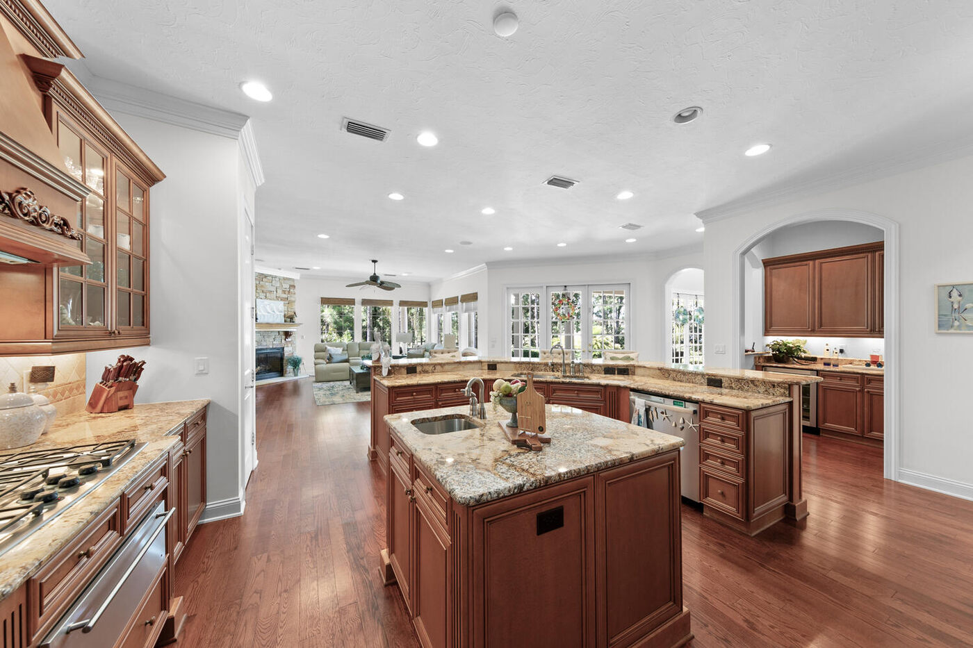 752 Promenade Pointe Drive — the kitchen