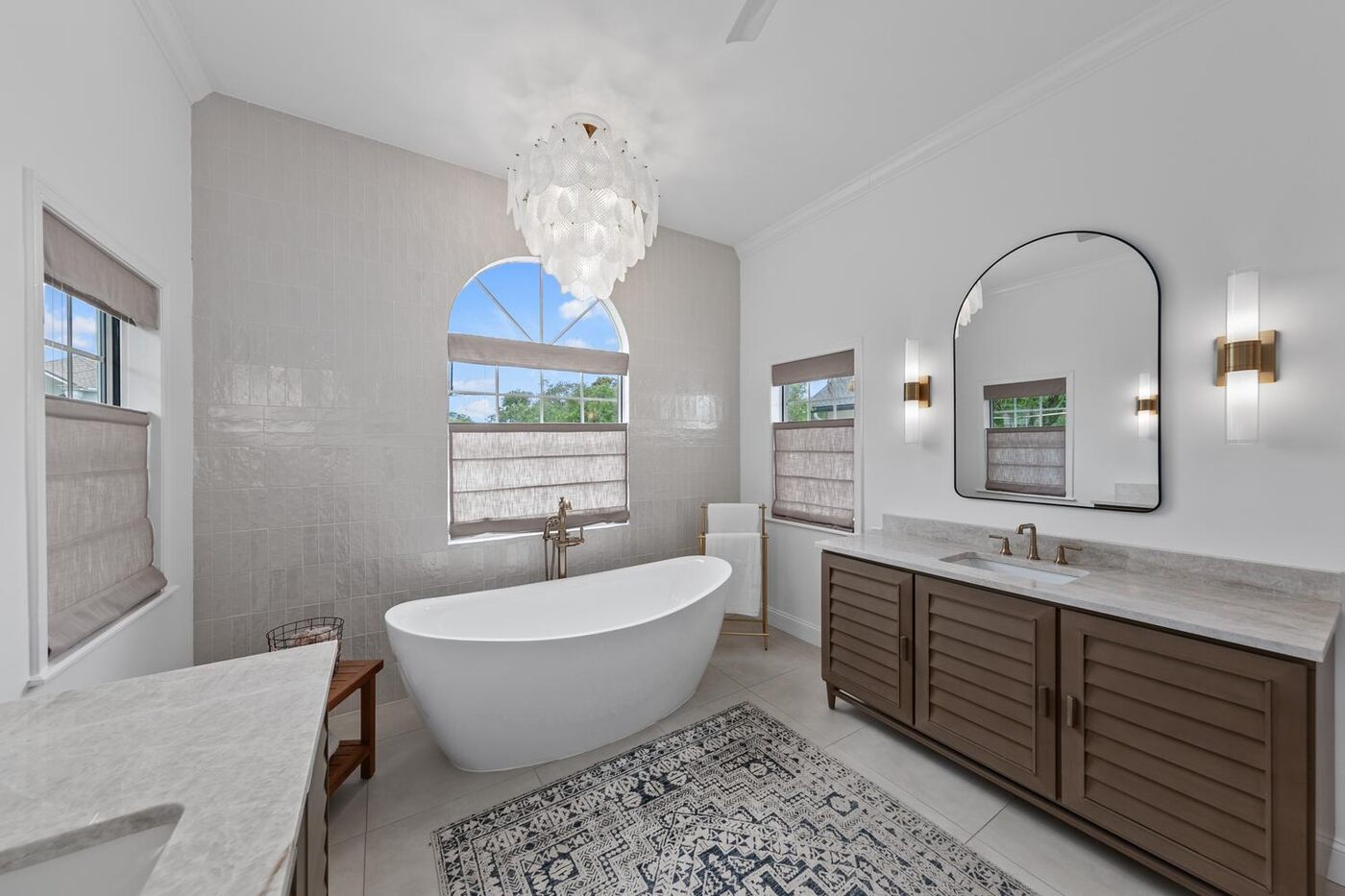 8160 Merganser Drive &mdash; the primary bath