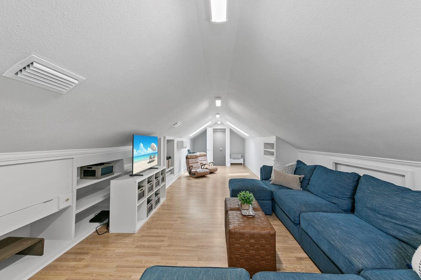 8160 Merganser Drive &mdash; the upstairs loft